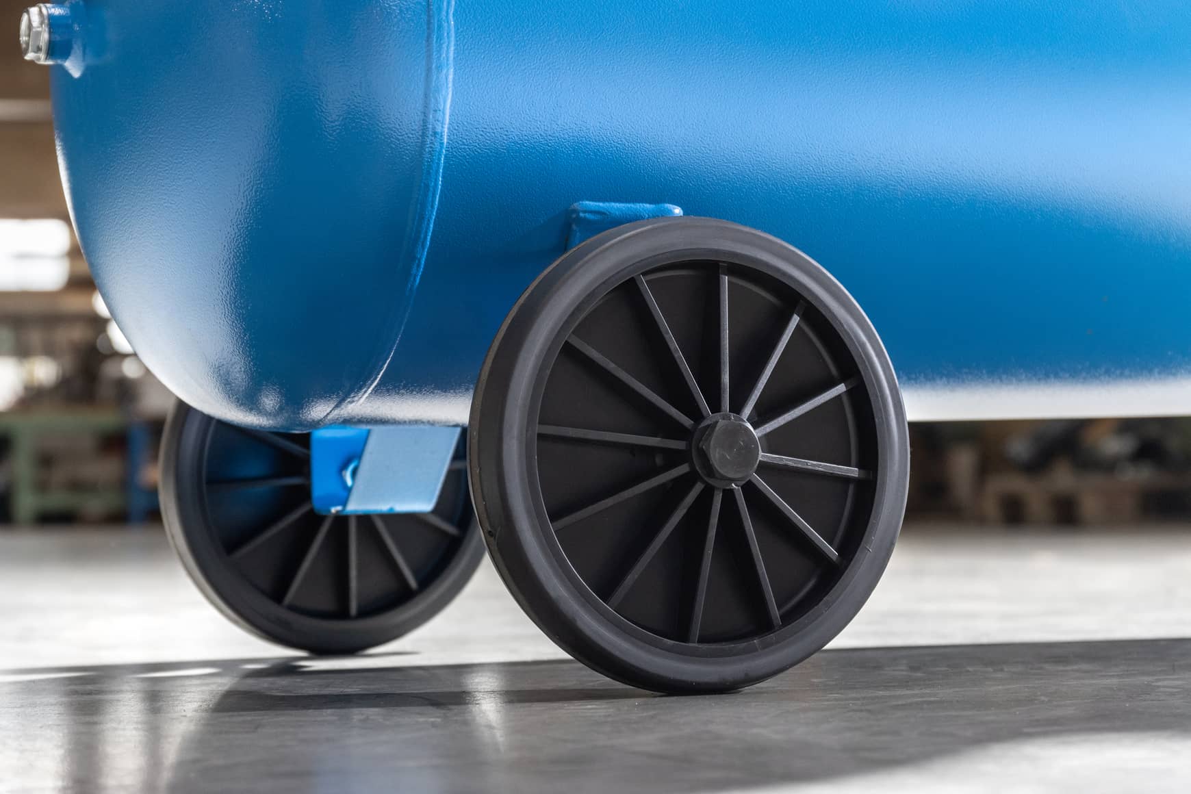 Vypouštění kondenzátu z pístového kompresoru pomocí velkého kulového kohoutu